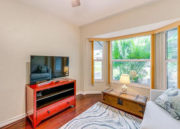 Pet-Friendly Home W/ Pool, Close To Venice Beaches