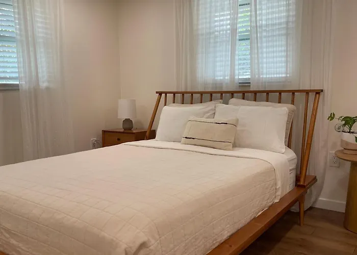 Relax Here 2 Bed Home Near Beach In Venice